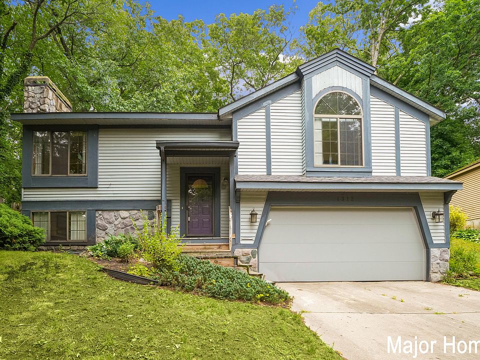 1st image of 1312 Gladstone Dr SE