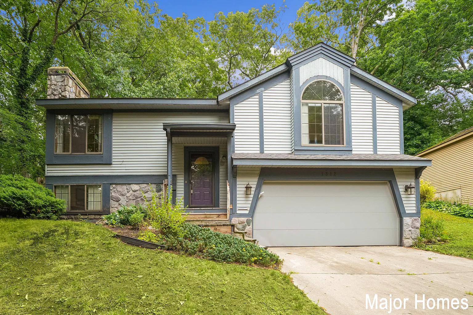 1312 Gladstone Dr SE photo 1
