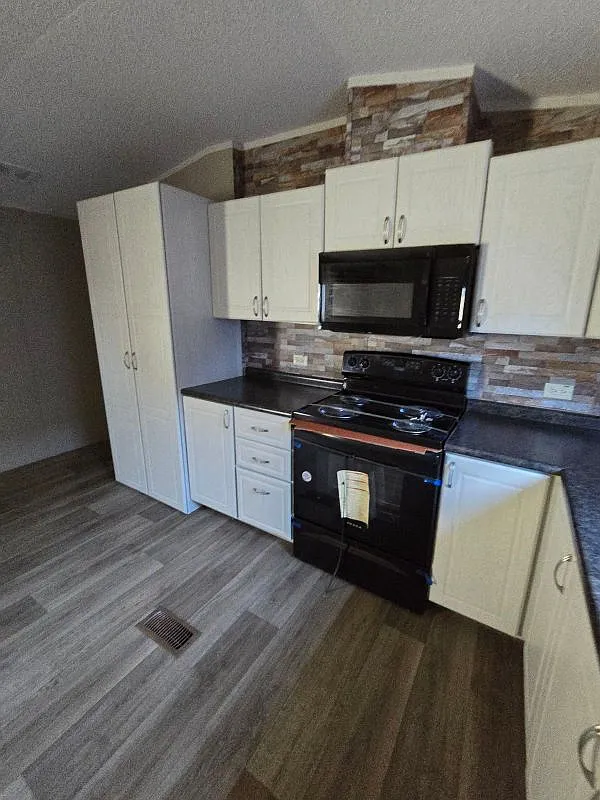 3 bed, 2.0 bath, 1024 sqft, $1,175 — Photo 3