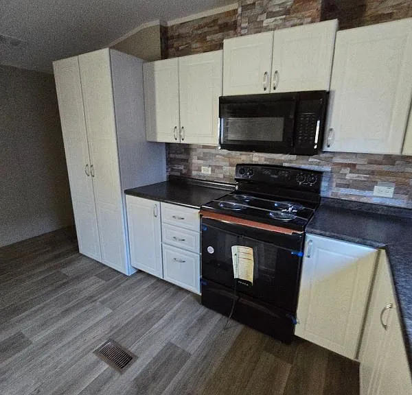 180 Carter Pl SW — Photo 3