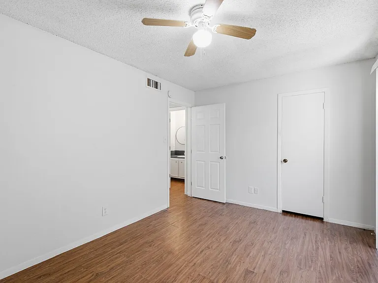 2703 Windswept Cv — Photo 10