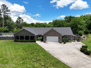 846 Quietlands Dr, Maryville, TN 37801