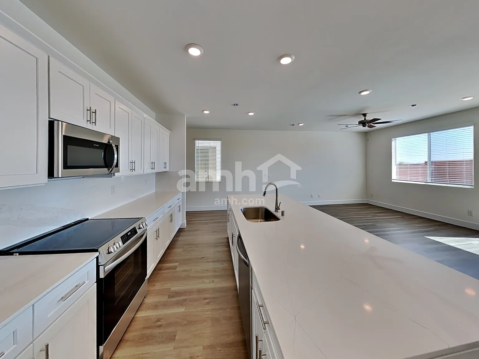 4 bed, 2.5 bath, 2144 sqft, $2,595 — Photo 4