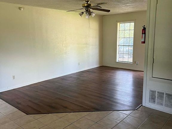 3rd image of 3013 Hazel Cir