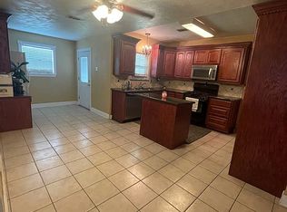 6656 32nd St, Groves, TX 77619