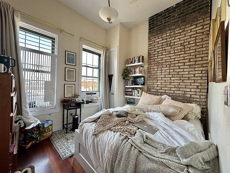 120 Grattan St #2R — Photo 4