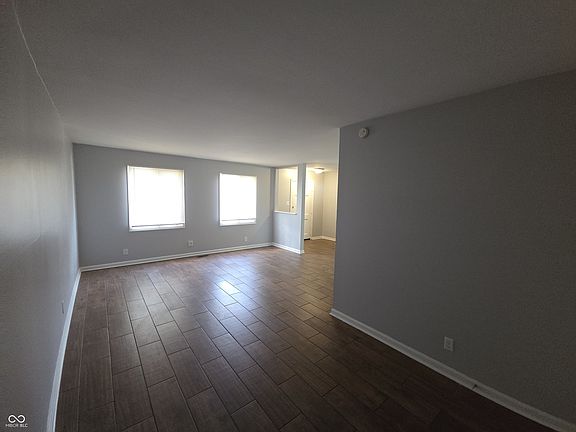5th image of 1155 Canterbury Sq S