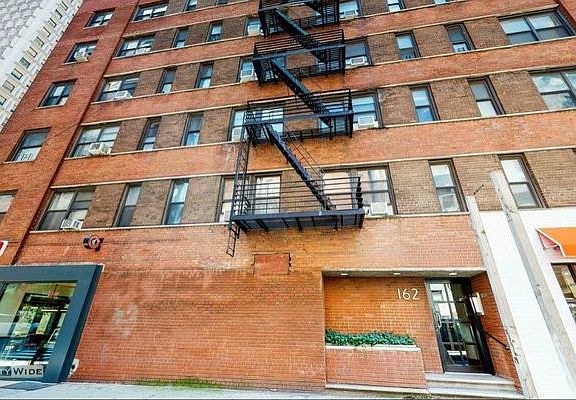 4th image of 161 E 55th St #2E