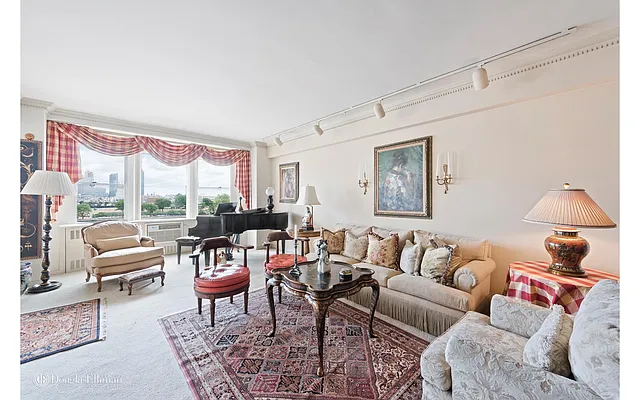 Sold by Douglas Elliman | media 22
