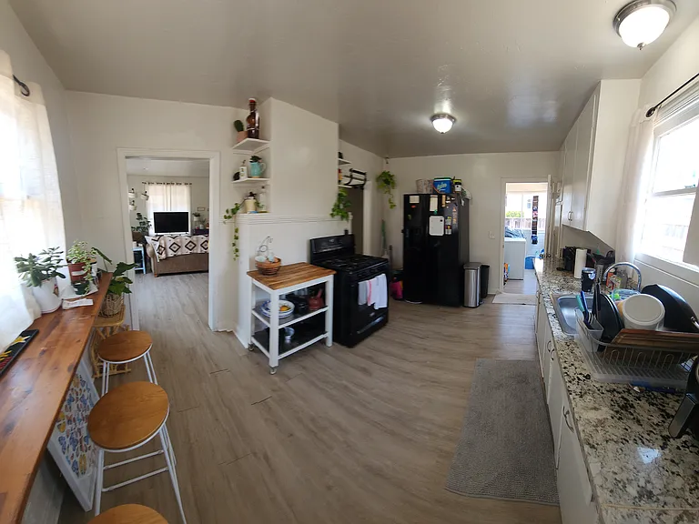 554 W Foothill Blvd — Photo 39