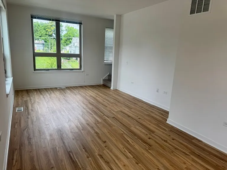 One Fifty Seven Oak Forest — Photo 20