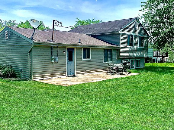 2nd image of 1891 Fernwood Pl