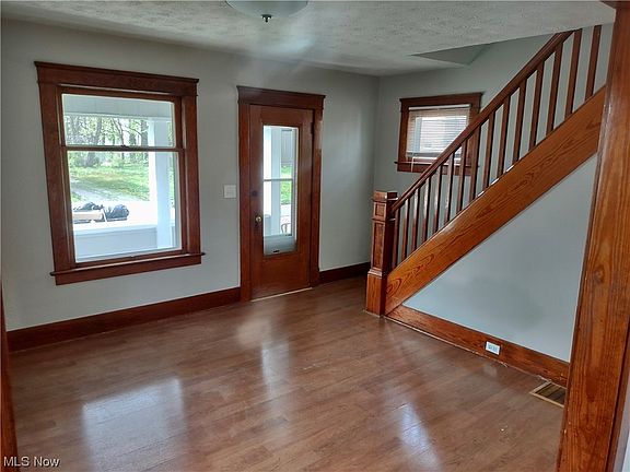 5th image of 771 Bonnie Brae Ave SE