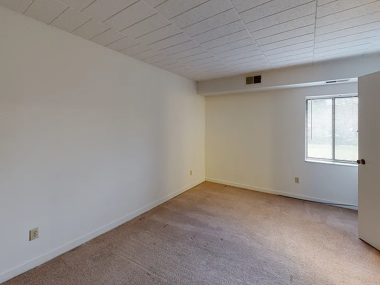 Greenhill Apartments — Photo 11