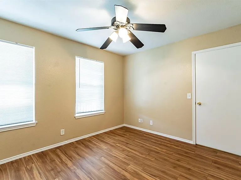 207 Mitchell Dr — Photo 17