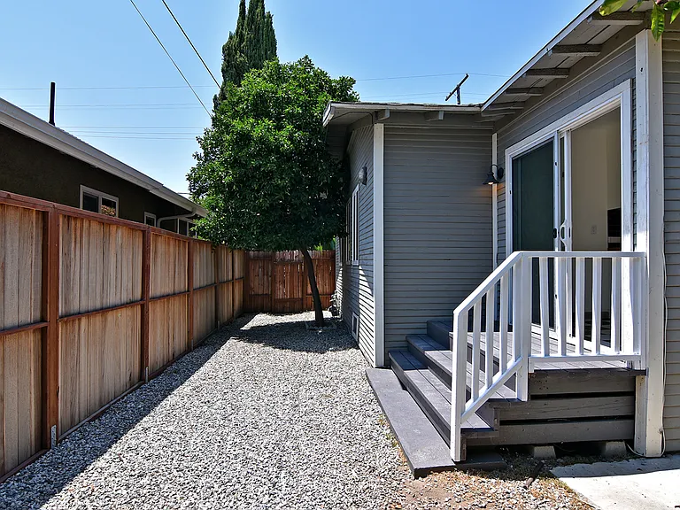 1030 N Avenue 54 — Photo 8