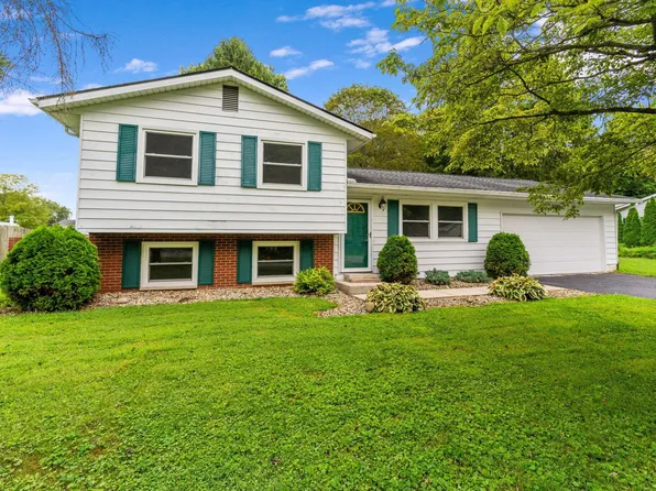 216 River Forest Rd, Pataskala, OH 43062