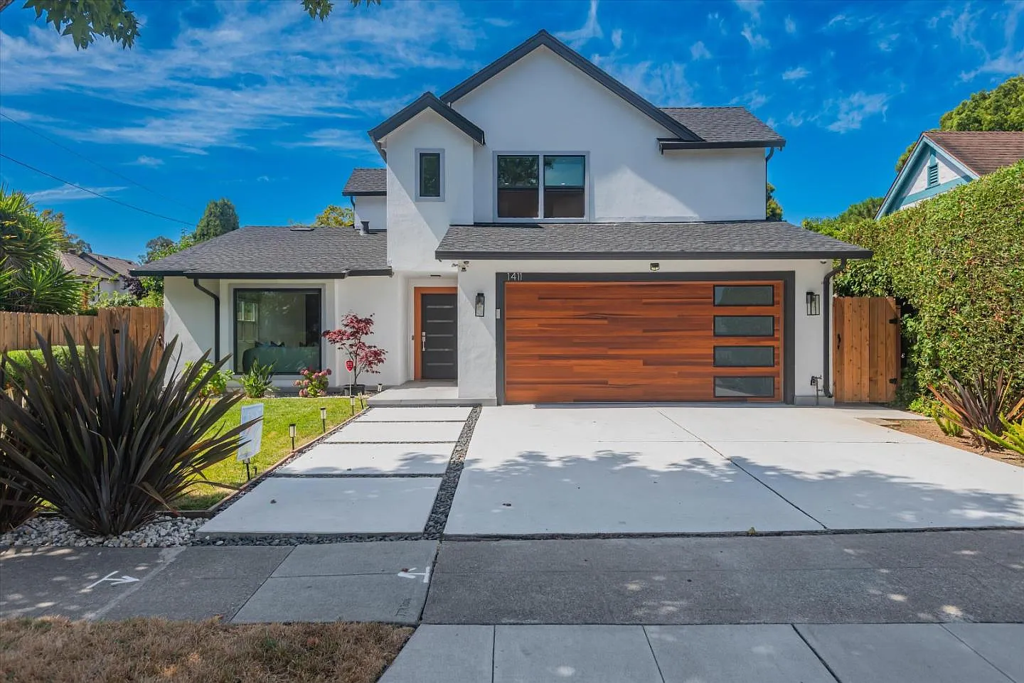 1411 Laguna Ave photo 1