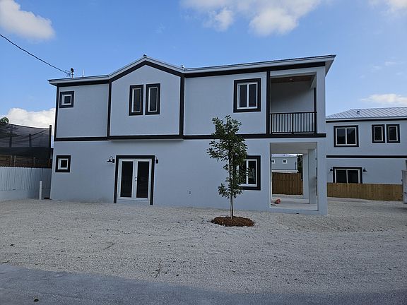 2nd image of 2 Buttonwood Dr