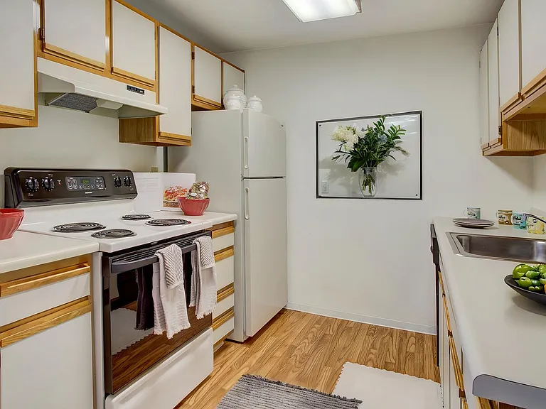 Glenbrook Apartments — Photo 20