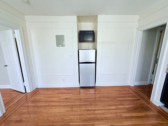 4th image of 25-21 31st Ave #C42