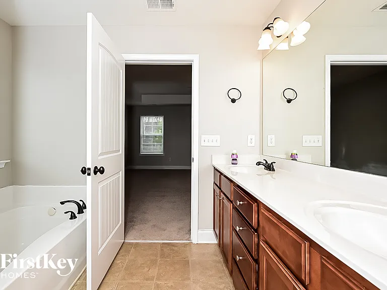 921 Piedmont Dr — Photo 9