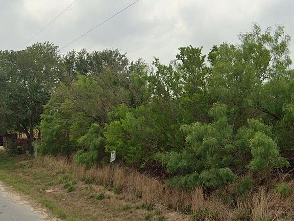 2nd image of 302 County Rd