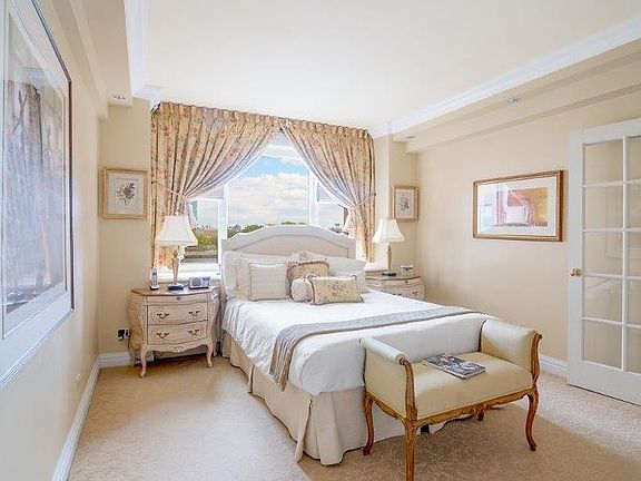 5th image of 25 Sutton Pl S APT 4K