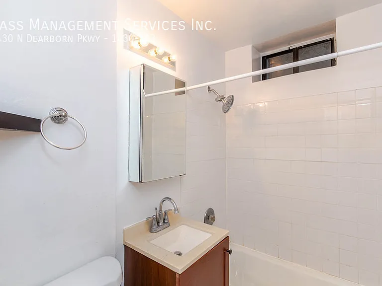 1430 N Dearborn Pkwy — Photo 62