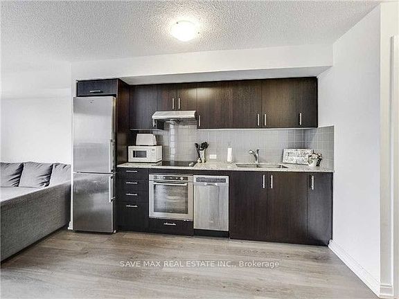 5th image of 255 Village Green Sq #1909
