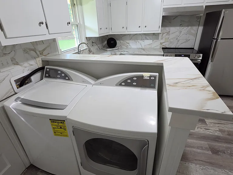 Laundry Hook up - Appliances not included (can be rented)