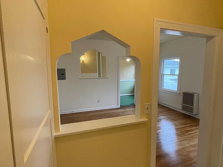 1129 N Hoover St #203 — Photo 2