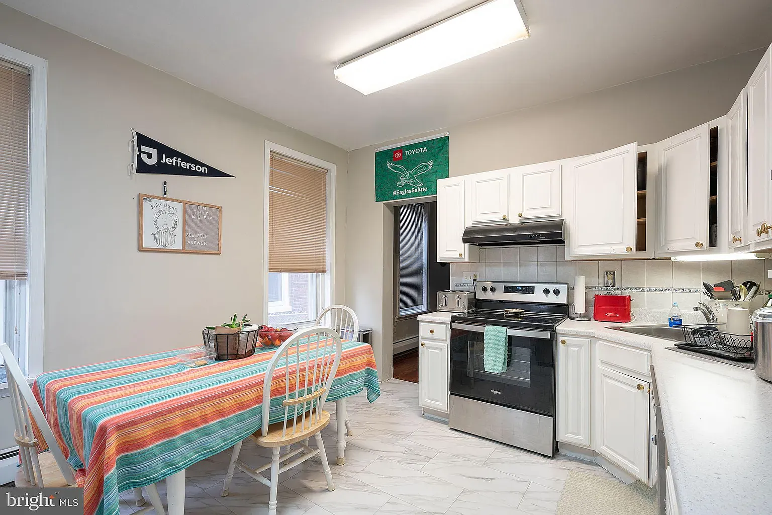 5 bed, 2288 sqft, $3,750 — Photo 2