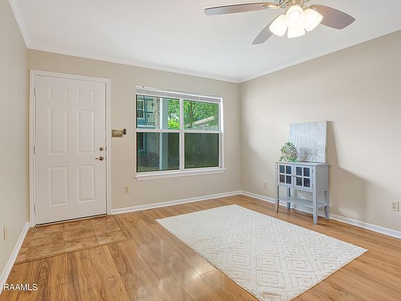 4th image of 310 Ella St #301
