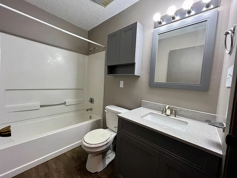 501 S Cedar St #6 — Photo 2