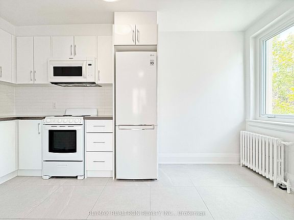 5th image of 396 Avenue Rd #318