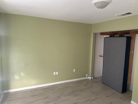 2nd image of 214 N Chestnut Rd