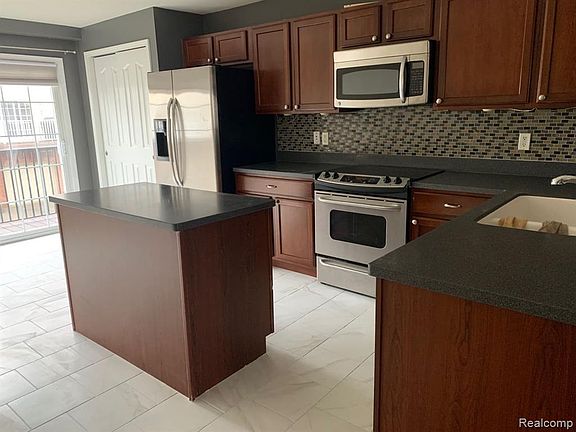 4th image of 27967 Hopkins Dr #113