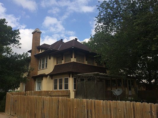 2nd image of 823 S Washington Ave