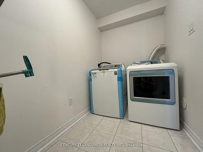 111 Mumbai Dr — Photo 21