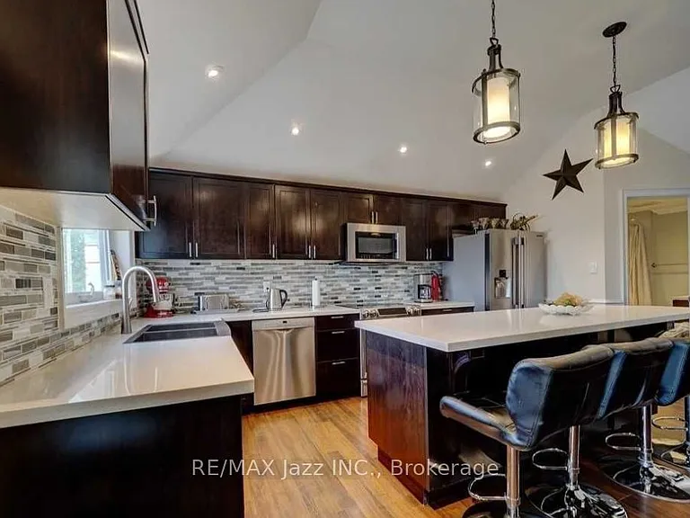 157 Hazel St — Photo 11