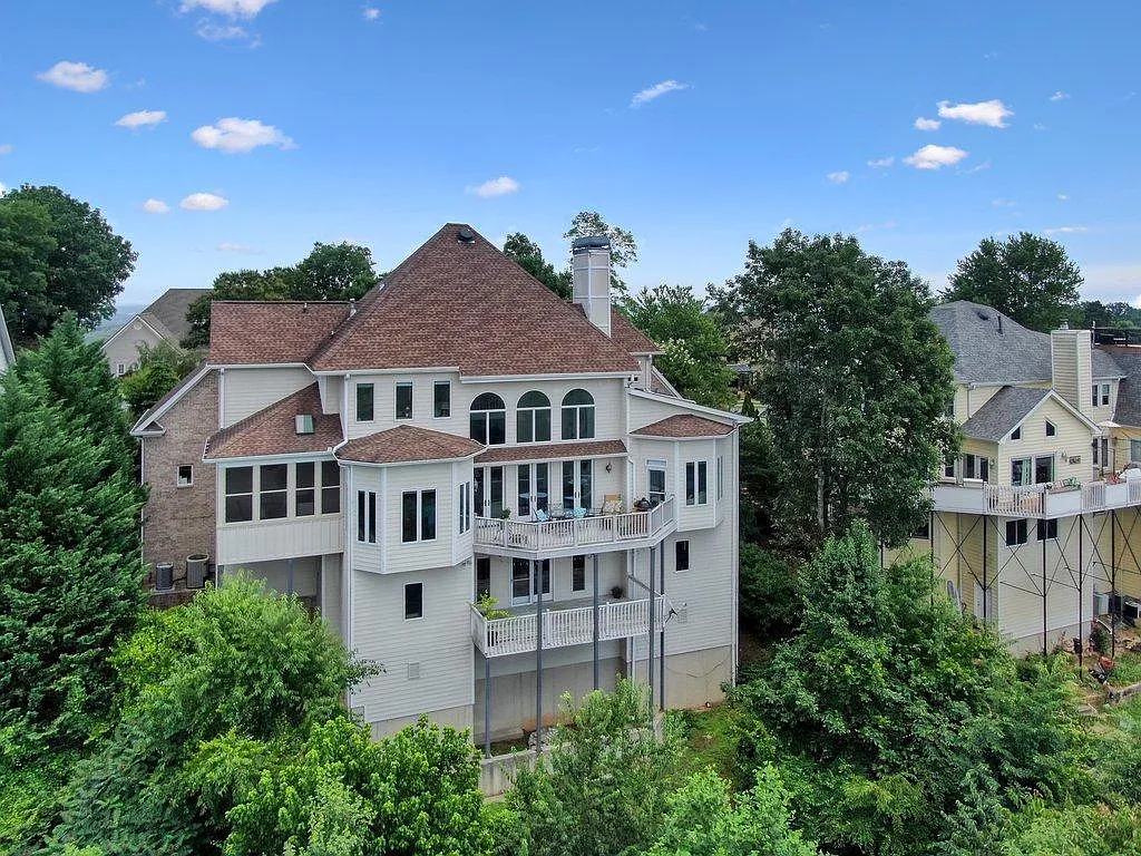 Highborne Dr NE, Marietta — Photo 4
