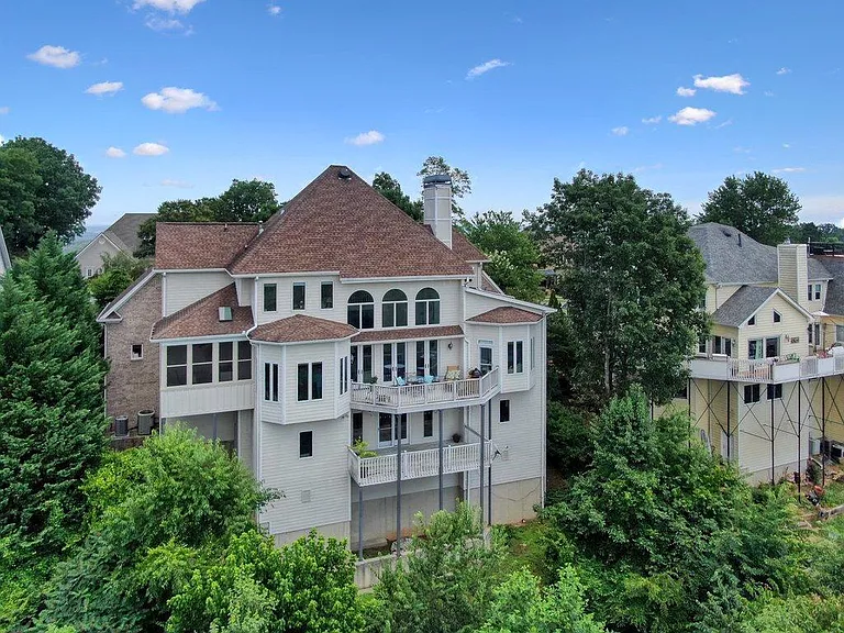 Highborne Dr NE — Photo 4