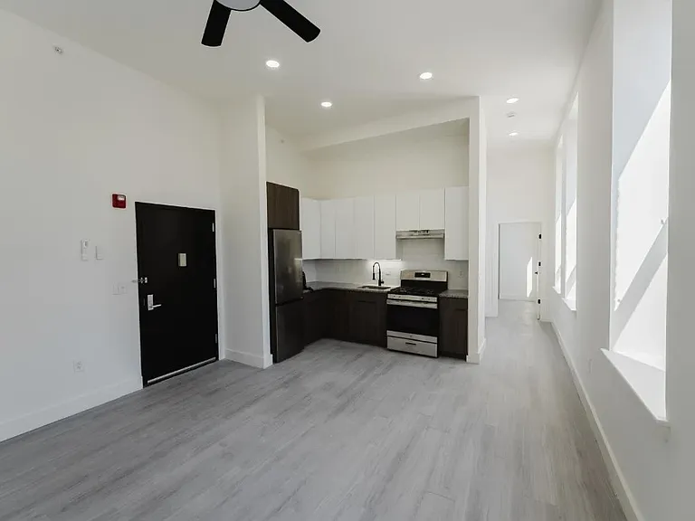 541 Central Ave #303B — Photo 2