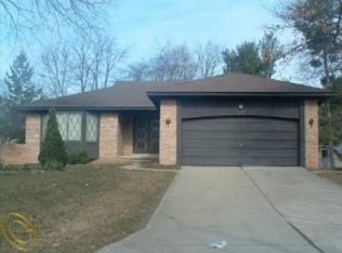 2100 Glen Iris Ct, Commerce Township, MI 48382