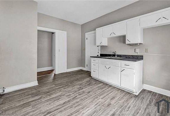 2nd image of 3644 E 154th St #Up