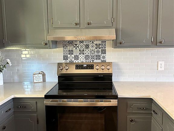 3rd image of 319 Valdese Dr