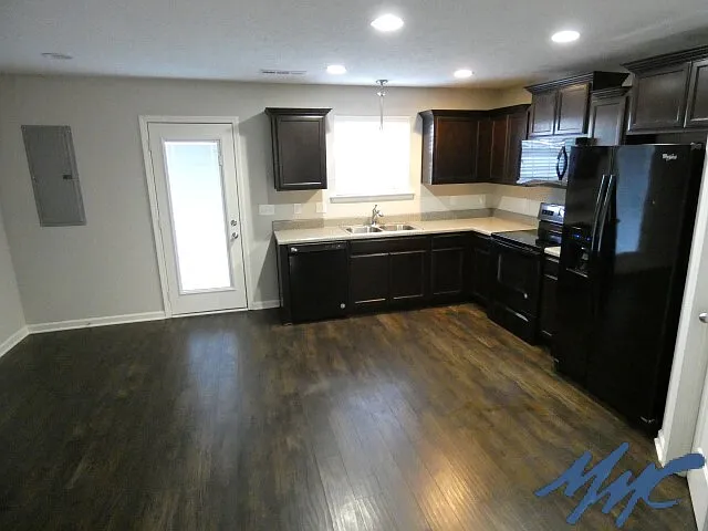 1511 Orange Ct — Photo 4
