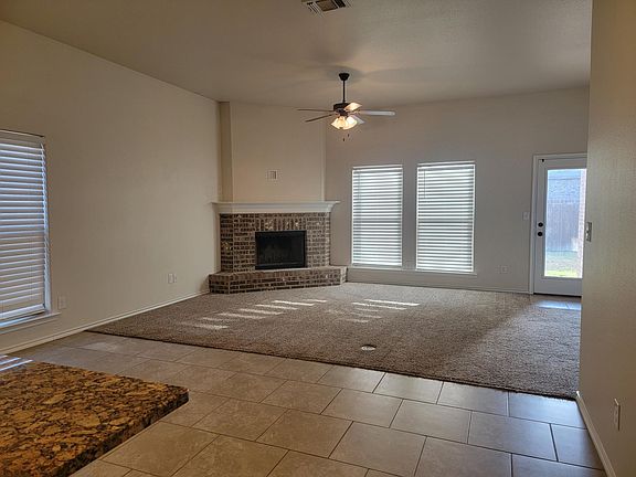 4th image of 10118 Valencia Ave