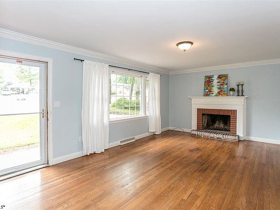 4th image of 202 Longwood Dr